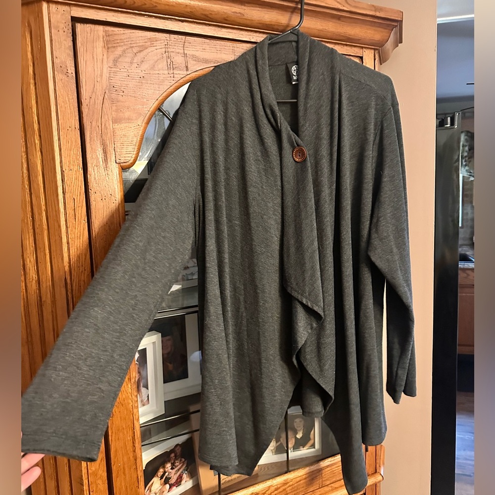 3X Gray Women's Sweater with Button Detail. MUST BE BUNDLED